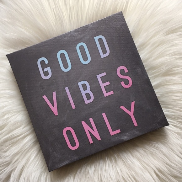 “Good Vibes Only” Wall Decor